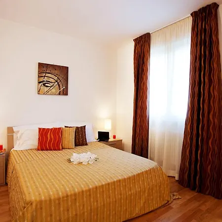 5-1 Of 11 In An Exclusive By Italian Apartment Tremezzo