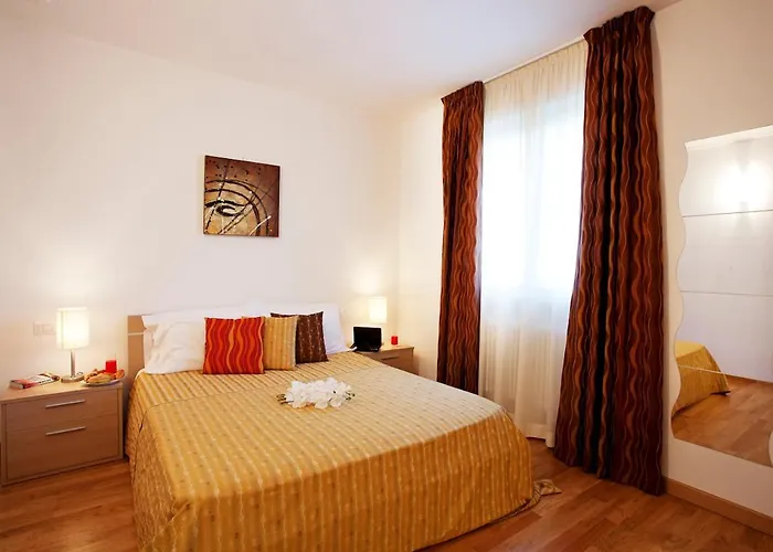 5-1 Of 11 In An Exclusive By Italian Lägenhet Tremezzo